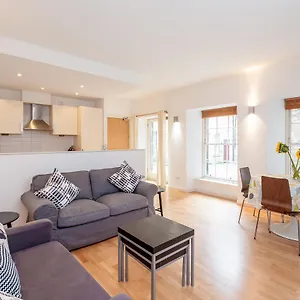 Apartment The Edmonstone's Close